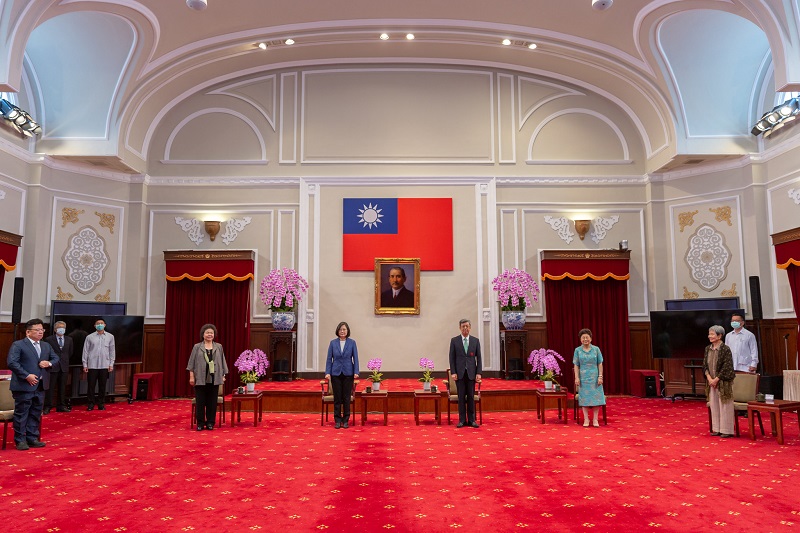 Decorations personally conferred by the President are usually held at the President's Hall on the third floor of the Presidential Office Building.