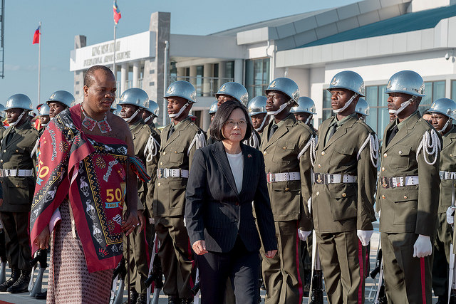 Swaziland's King Mswati III accompanies President Tsai in a red-carpet review of a military honor guard.