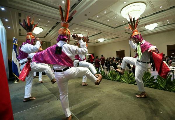 A traditional dancing group performances at a dinner banquet for representatives of the Taiwanese expatriate community in El Salvador, which is hosted by President Tsai.