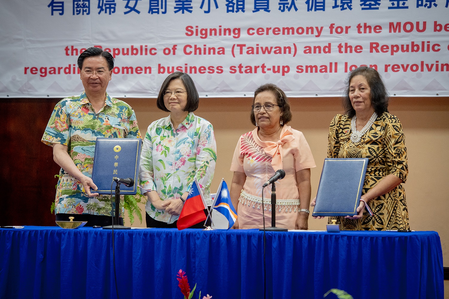President Tsai witnesses signing of Taiwan-Marshall Islands MOU for Women Business Start-up Small Loan Revolving Fund