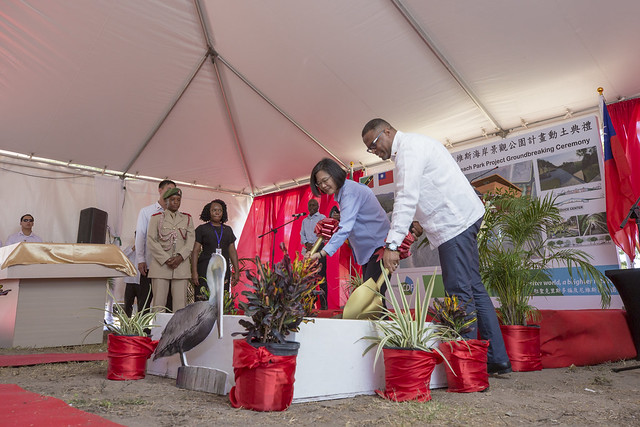 President Tsai attends groundbreaking ceremony for Pinney's Beach Park Project