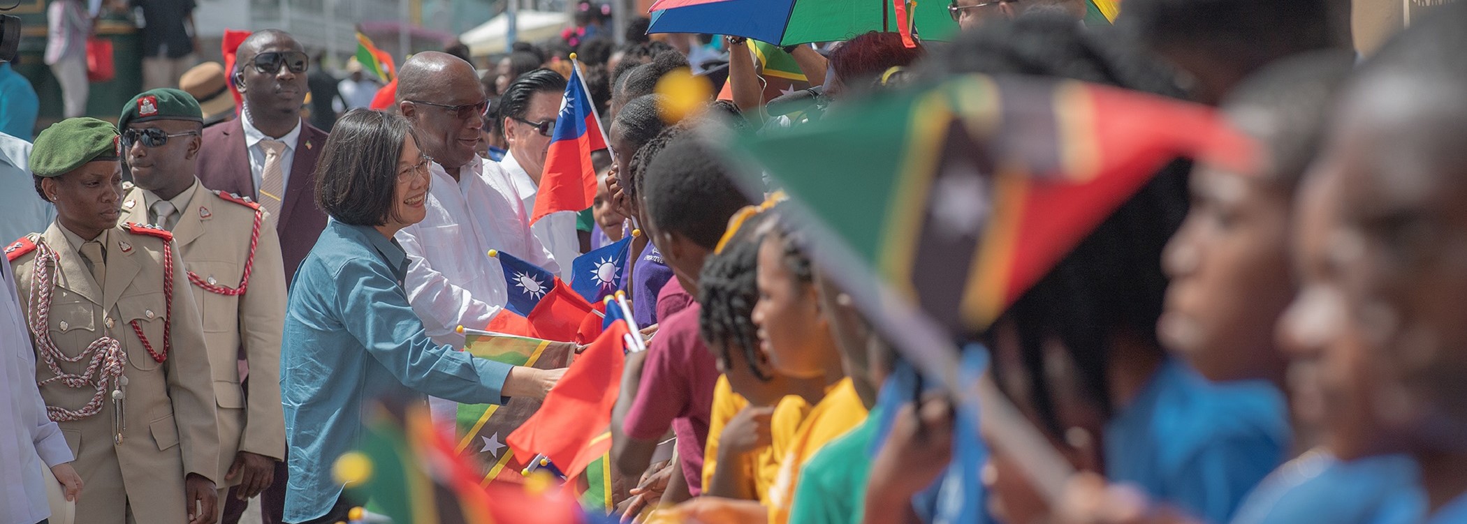 President Tsai hosts luncheon in St. Christopher and Nevis for local political figures and Taiwan tourism industry mission