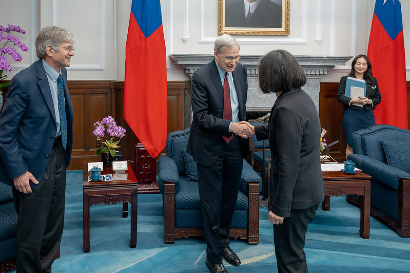 President Tsai Ing-wen shakes hands with former US National Security Advisor Stephen Hadley.
