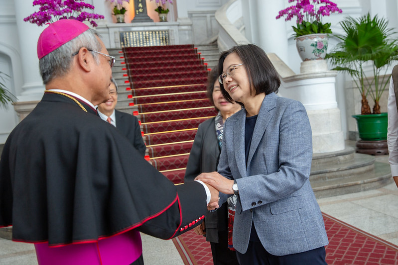 Envoy gets first pitch for the Mets on Taiwan Day - Taipei Times