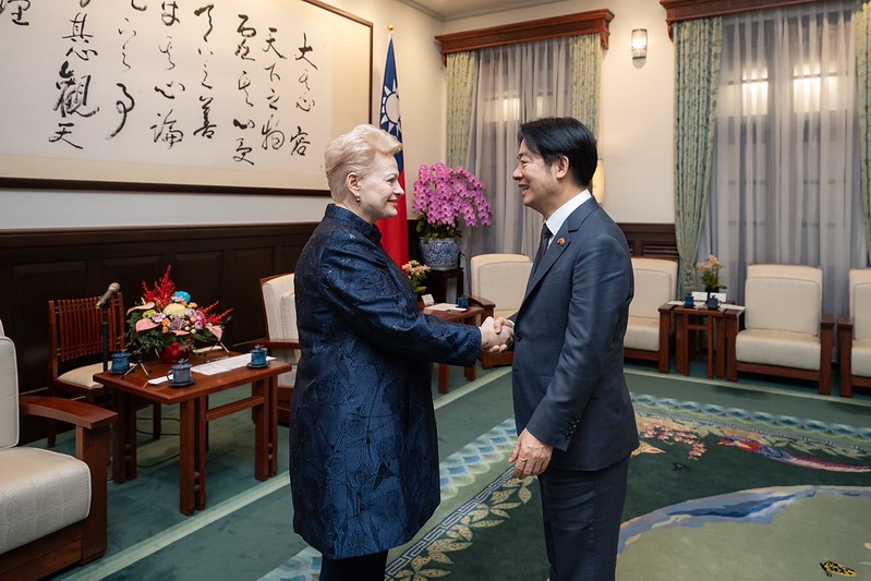 President Lai Ching-te shakes hands with former President Dalia Grybauskaitė of the Republic of Lithuania.