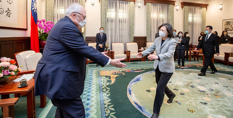 President Tsai meets founder of the Heritage Foundation Dr. Edwin Feulner.