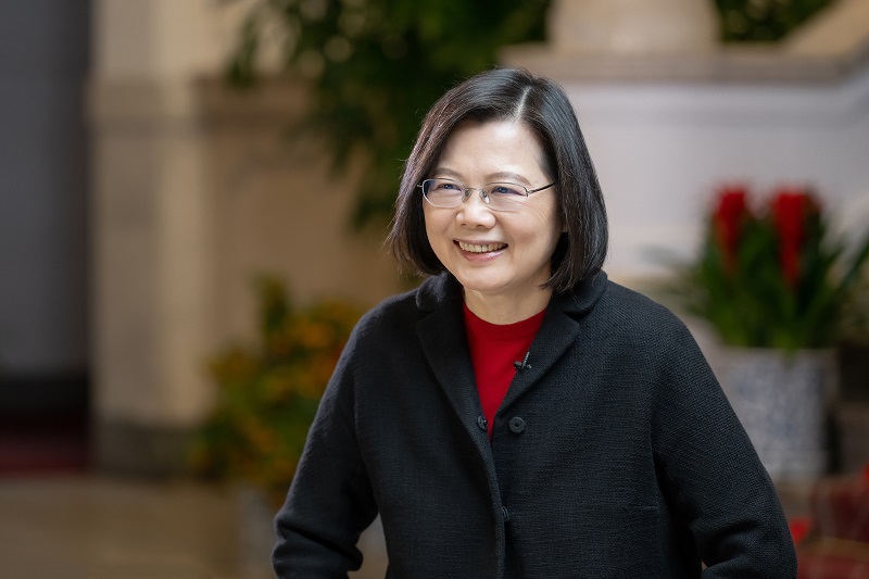 President Tsai wishes a safe and happy new year via video to her fellow citizens and friends around the world.