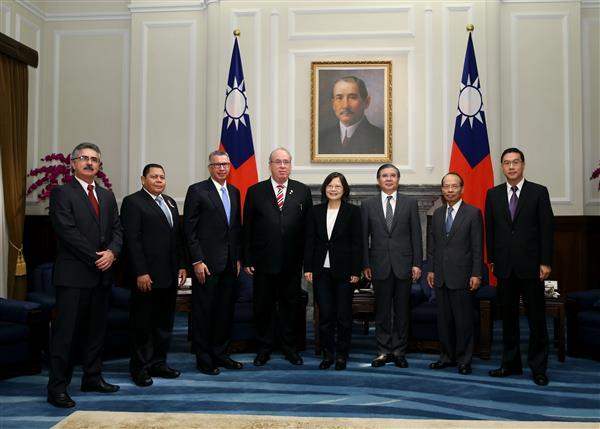 President Tsai meets with Panama's President of Supreme Court Jose Ayu Prado Canals.