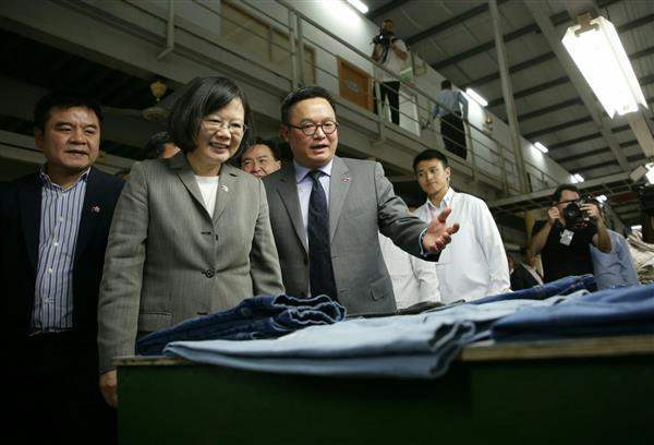 President Tsai Ing-wen visits a Taiwanese factory, Roo Hsing Garment, in Nicaragua.
