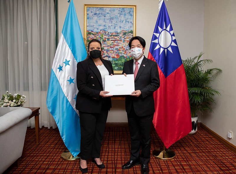 Vice President Lai presents his credentials as President Tsai's special envoy to incoming Honduran President Castro.