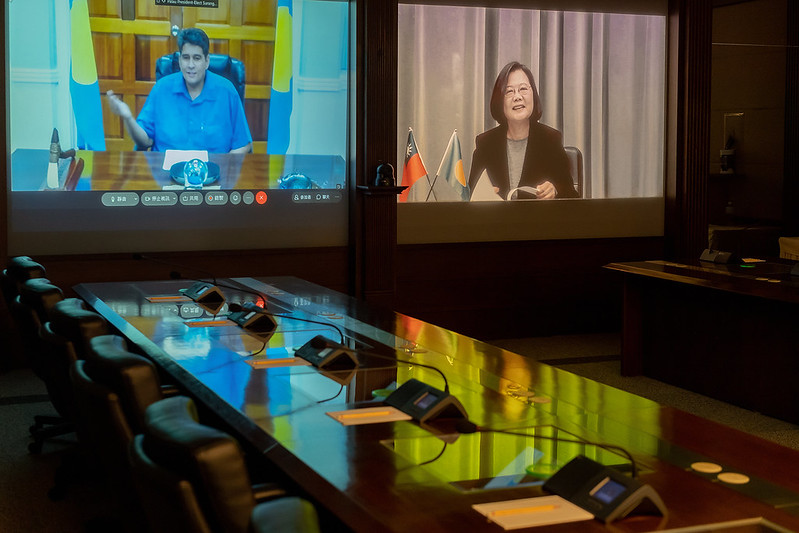 President Tsai speaks with Palauan President-elect Whipps via video call.