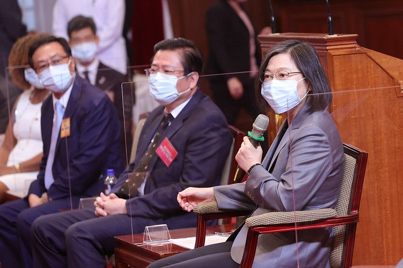 President Tsai Ing-wen meets with the winners of 2021 Golden Merchant Awards.