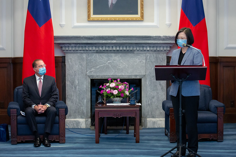 President Tsai meets with US Secretary of Health and Human Services Alex Azar.