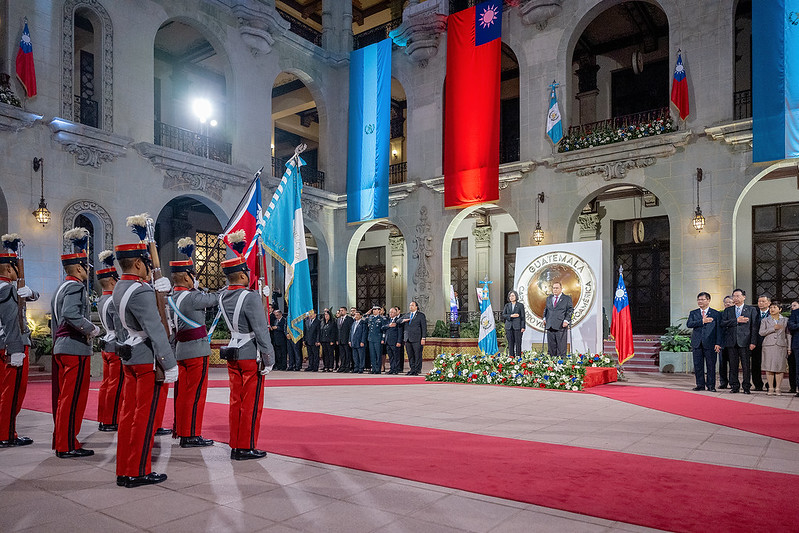 President Tsai Ing-wen received with full military honors by Guatemalan President Alejandro Eduardo Giammattei Falla.