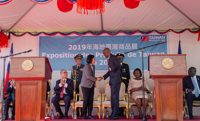 President Tsai and Haitian President Moïse attend the opening ceremony for the Taiwan Product Exhibition in Haiti.