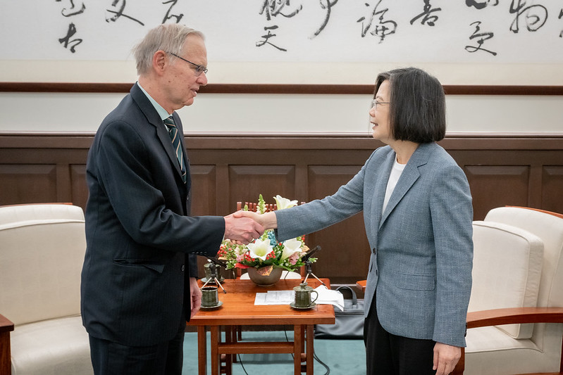 President Tsai meets with Dr. Bush.
