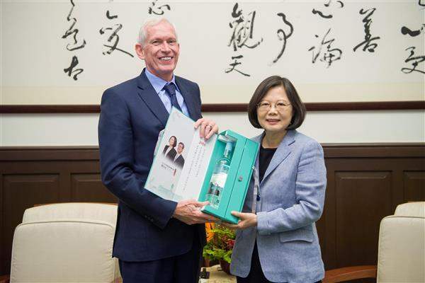 President Tsai sends a gift to new American Institute in Taiwan Chairman James Moriarty.