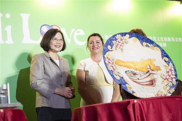 President Tsai Ing-wen attends a donation ceremony for a care center—Casa di Love (House of Love)—for refugee women and children arriving in Europe.