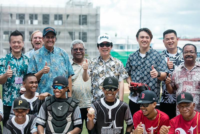 Vice President Lai Ching-te attends a ceremony marking the donation of baseball supplies at the Asahi Baseball Field in Palau.