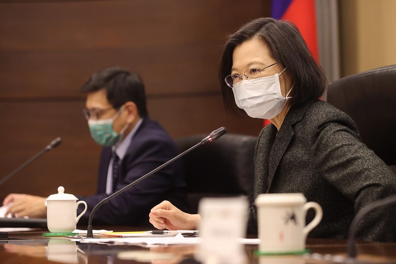 President Tsai meets with a senior delegation of representatives from the industry association SEMI and the renewable energy sector.