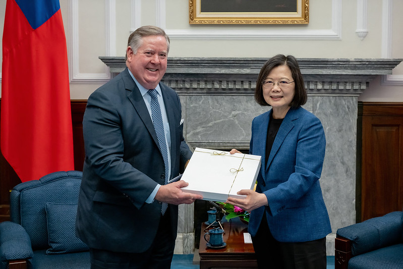 President Tsai meets delegation led by US House Defense Appropriations Subcommittee Chairman Ken Calvert.