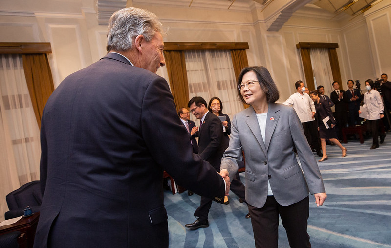 President Tsai Ing-wen meets with a Canadian delegation led by Member of Parliament John McKay, chair of the Standing Committee on National Defense.