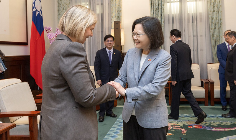 President Tsai Ing-wen shakes hands with Ms. Guri Melby, the Liberal Party leader and the second vice chair of the Standing Committee on Foreign Affairs and Defense of Norwegian Parliament.