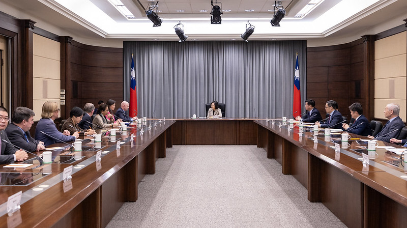 President Tsai Ing-wen meets with former Acting US Secretary of the Army John Whitley and other participants in the 2023 Taipei Security Dialogue. 