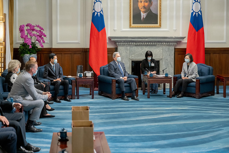 President Tsai Ing-wen met with participants in the 2022 Yushan Forum