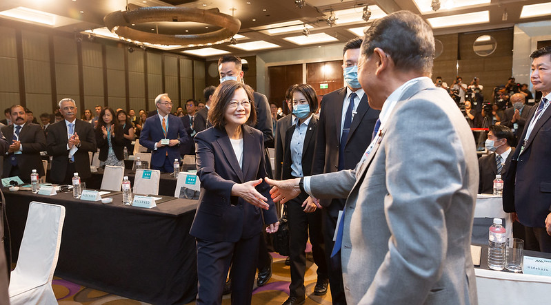President Tsai Ing-wen greets former Prime Minister of Japan, Mr. Aso Taro, at the opening of the Ketagalan Forum.