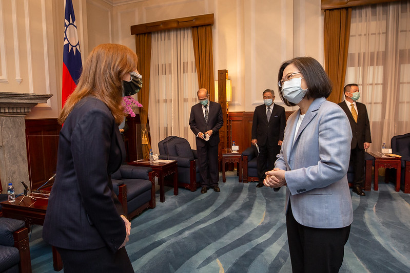 The president meets Australian Representative to Taiwan Jenny Bloomfield