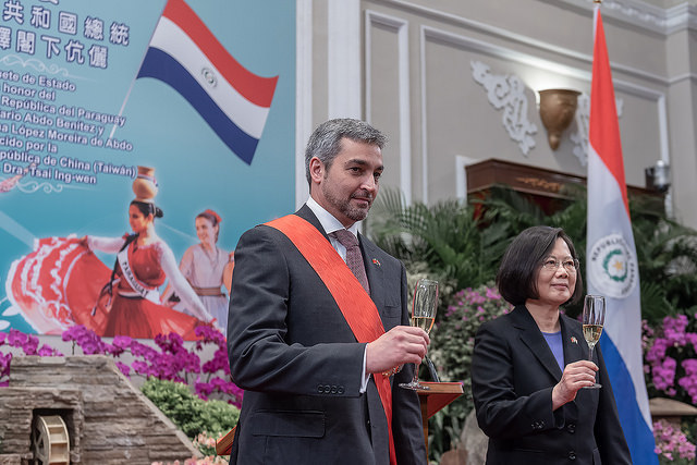 President Tsai and Paraguayan President Abdo raise a toast to lasting friendship and enduring diplomatic ties between Taiwan and Paraguay.

 
