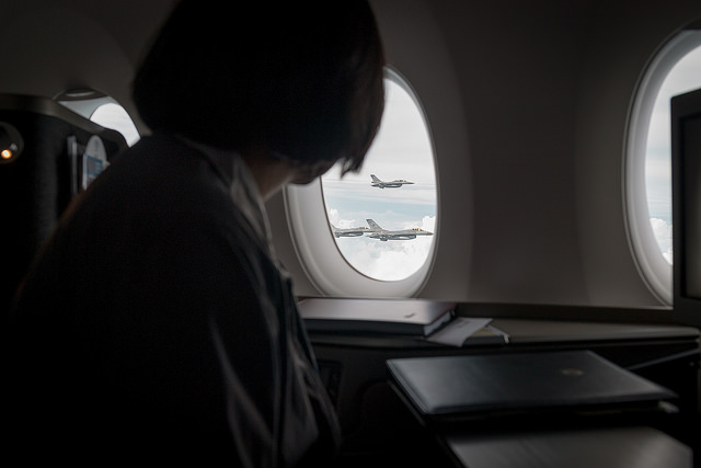 President Tsai looks at the F-16 fighter jets accompanying her chartered aircraft.