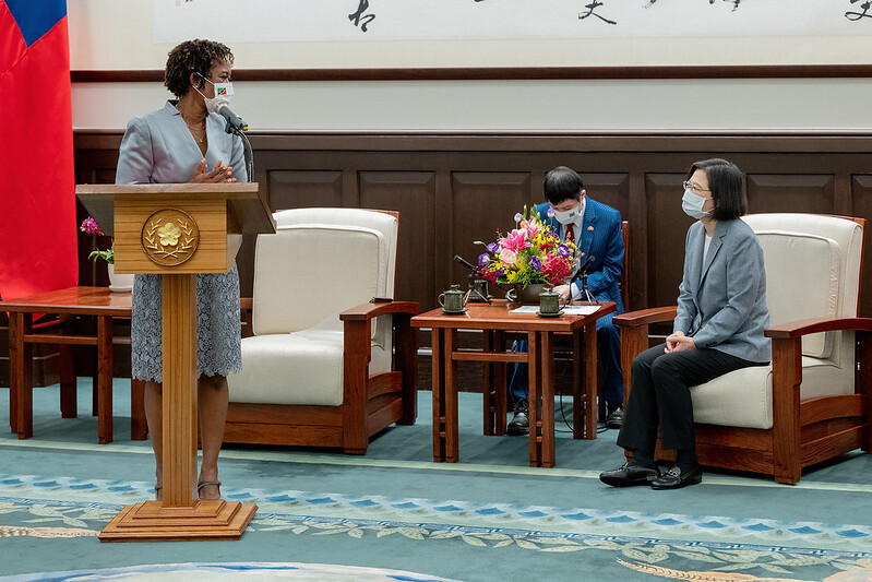 President Tsai Ing-wen meets St. Christopher and Nevis Ambassador Jasmine Elise. Huggins