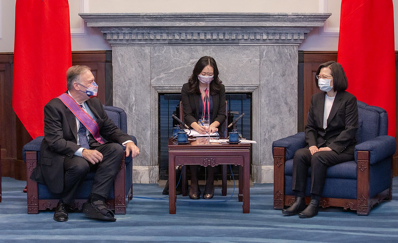 President Tsai exchanges views with 70th US Secretary of State Michael R. Pompeo.