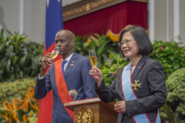 President Tsai and Haitian President Jovenel Moïse raise a toast to lasting diplomatic ties and friendship between Taiwan and Haiti.
