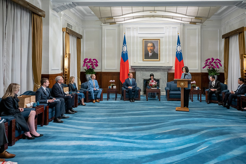 President Tsai delivers remarks at a meeting with Virginia Governor Glenn Youngkin.