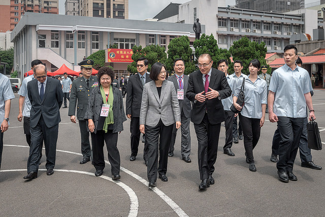 Institute for National Defense and Security Research Chairman Feng Shih-kuan accompanies President Tsai at the institute's inauguration ceremony.