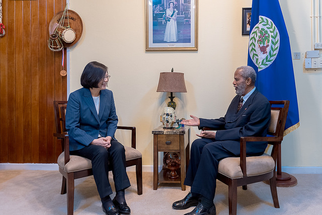 President Tsai meets with Belize Governor-General Sir Colville Young.