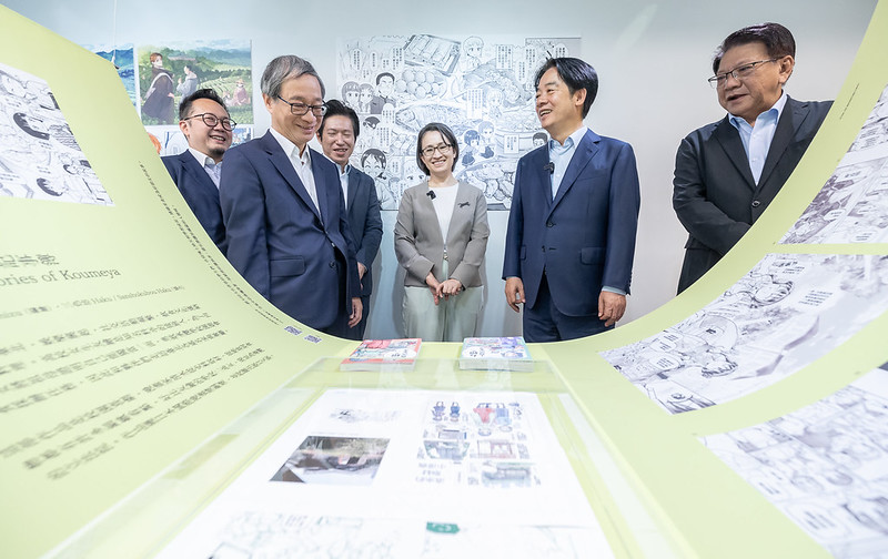 President Lai and Vice President Hsiao tour the Presidential Office Building’s all-new permanent exhibition.