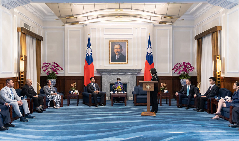 President Tsai delivers remarks at a meeting with Minister of Justice, Communication and Foreign Affairs Simon Robert Kofe of Tuvalu.