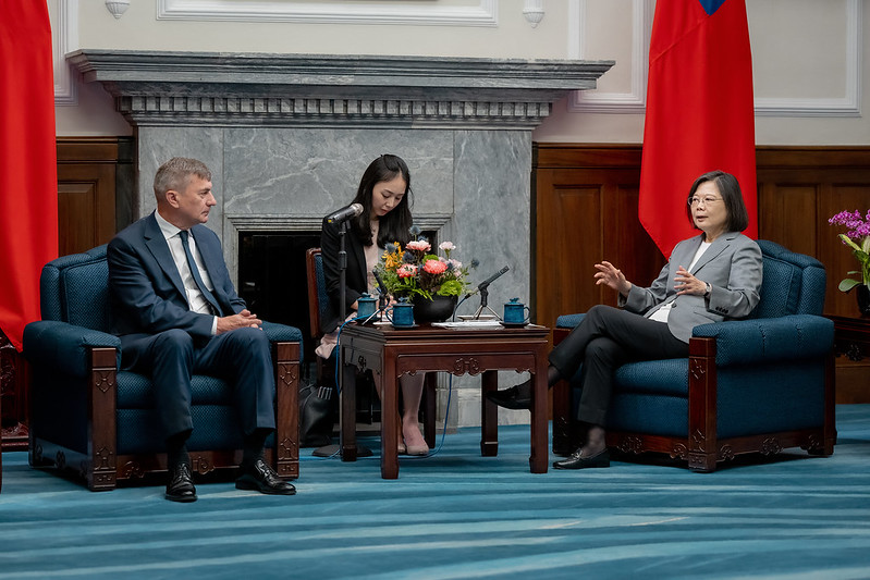 President Tsai Ing-wen meets with international participants from the Ketagalan Forum – 2023 Indo-Pacific Security Dialogue.