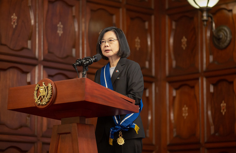 President Tsai delivers remaks after receiving a decoration from Guatemalan President Giammattei.
