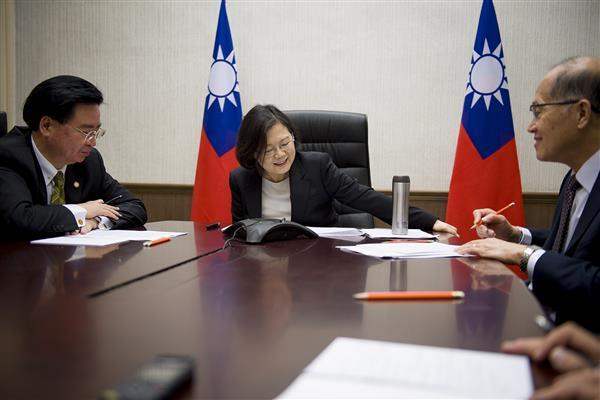 President Tsai and United States President-elect Donald J. Trump engage in a phone conversation.
