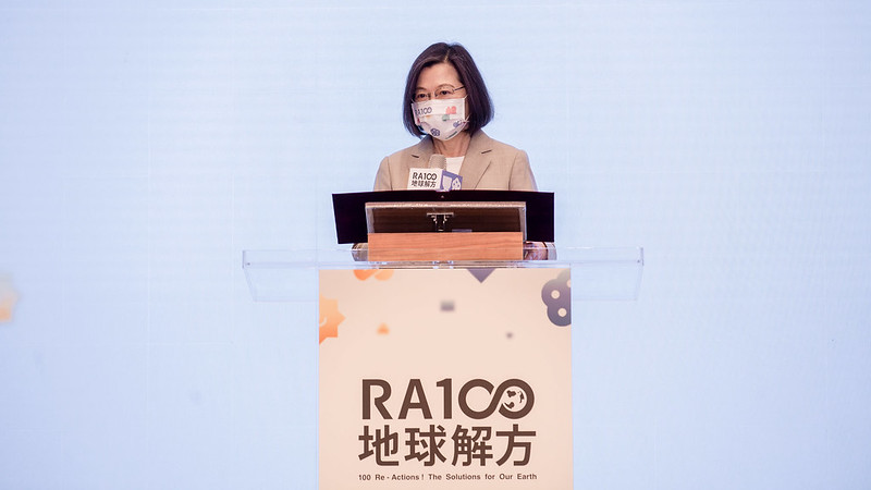  President Tsai addresses the 100 Re-Actions forum on environmental sustainability.
