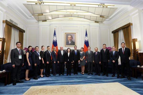 President Tsai meets with a delegation led by Guatemala Congressional President Mario Taracena.