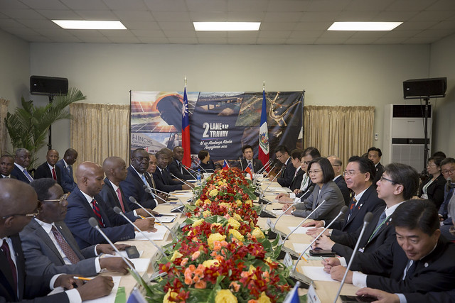 President Tsai conducts bilateral talks with Haitian government officials and exchanges views on a wide range of topics of mutual concern.
