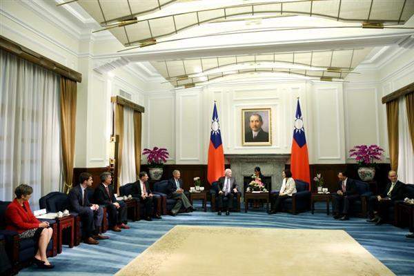President Tsai meets with a delegation led by US Senate Armed Services Committee Chairman John McCain.