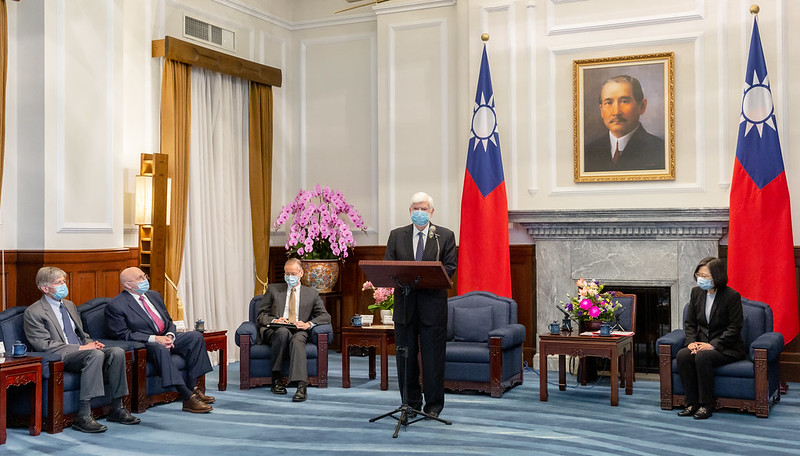 Former US Senator Christopher Dodd delivers remarks while meeting with President Tsai Ing-wen.