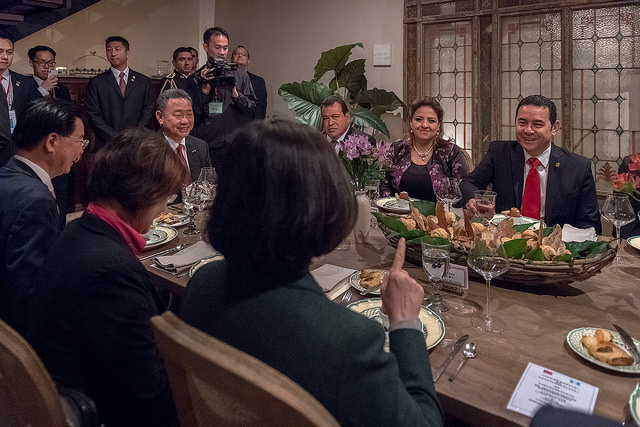 President Tsai Ing-wen has a dinner meeting with Guatemalan President Jimmy Morales.